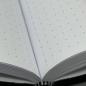 Preview: Detailansicht punktkarierte Seiten, hochweiß, mit Mikroperforation
