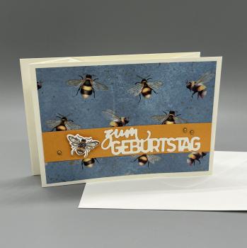 Pop-up-Geburtstagskarte Bienchen aufgestellt auf dem Kuvert, Frontansicht