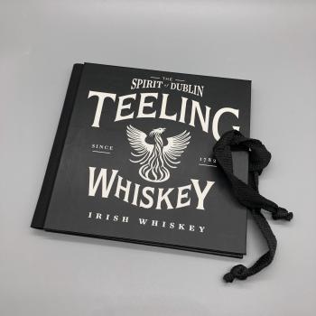 Fotoalbum Buch schwarz Baumwollband Vorderseite