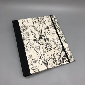 Buch Ringmechanik Blumen schwarz Front Gummiband