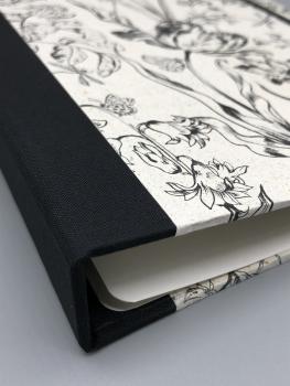 Buch Ringmechanik Blumen schwarz Leinenrücken