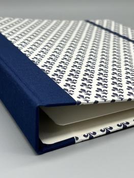 Preview: Ringbuch Planer A5 blau Blumen Detail Leinenrücken