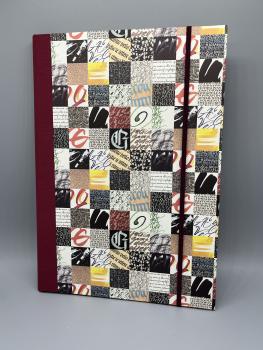 Buchbinderei Mappe Klemmbrett Quadrate Schriftarten Mosaik  rot Vorderseite