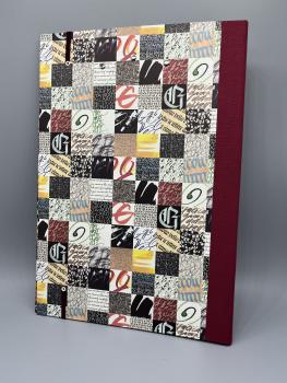 Buchbinderei Mappe Klemmbrett Quadrate Schriftarten Mosaik rot Rückseite