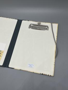 Klemmmappe Stifthalter Innenseite grau weiß Gummiband