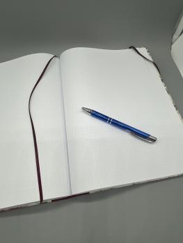 Preview: Notizbuch A4 Renouveau – offen liegendes Buch mit punktkarierten Seiten und Lesebändchen