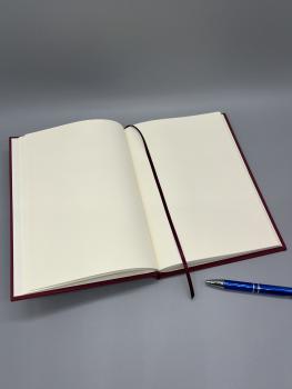 offenes Buch mit Blankoseiten und Lesebändchen