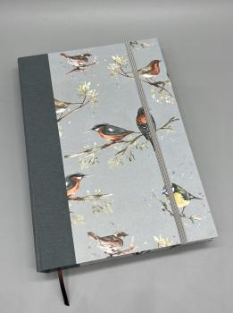 Buch A5 Leinenrücken Gummiband handgebunden Notizen Vögel grau Front