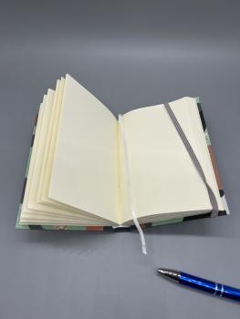 Preview: aufgeschlagenes Notizbuch 9×14 Hühner mit Blankoseiten und Lesebändchen