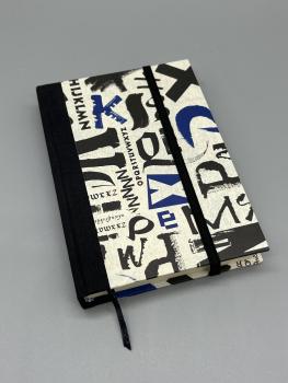 Buch Leinenrücken Gummiband handgebunden Notizen Buchstaben schwarz Front