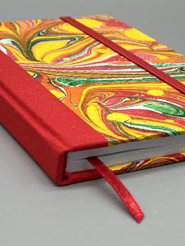 Preview: Notizbuch 9×15 cm Marmoriert – Vorderdeckel Variante Rot, selbst marmorierter Einband mit Swirl-Muster