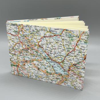 stehend und geöffnet
