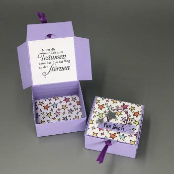 Preview: Schachtel Geschenk Verpackung violett quadratisch Stempeltext Innendeckel