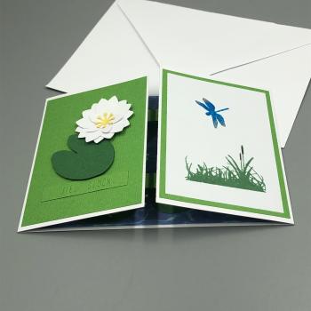 Grußkarte grün Seerose Libelle Kuvert weiß