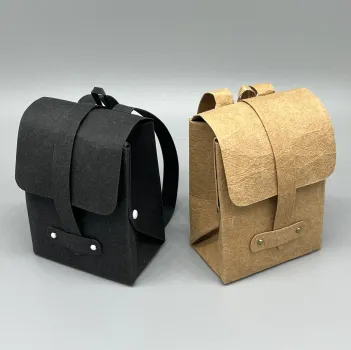 Geschenk Verpackung Schachtel Wandertasche Wanderung hellbraun Lederoptik