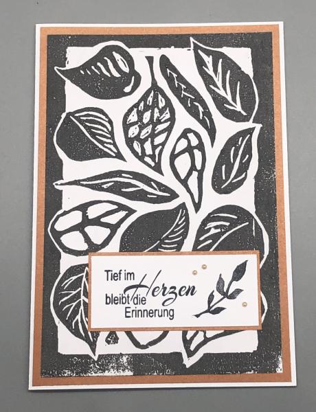 Grußkarte Kondolenz Erinnerung Blätter Druck Stempel schwarz frontal
