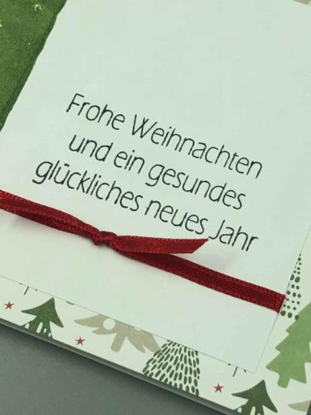 Karte Weihnachten A6 grün Tanne Druck Detail Schleifenband rot