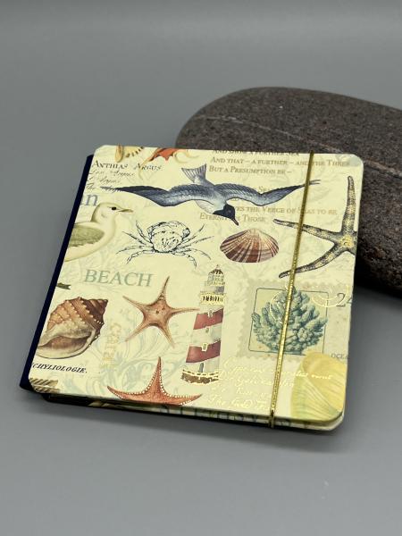 Handgebundenes Leporello Marina – Frontdeckel mit bunten Meeresbewohnern und Goldpulverdruck, dunkelblauer Leinenrücken