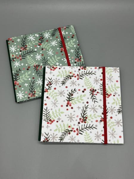 Buch Gummiband Faltbuch Front grün weiß rot Zweige Schneeflocken Varianten