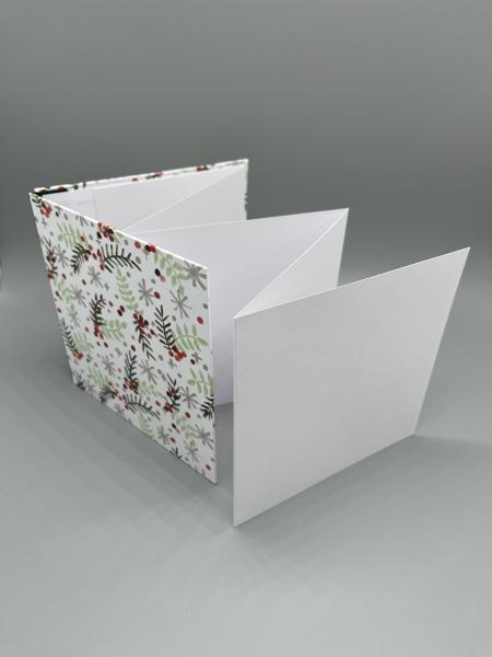 Buch Gummiband Faltbuch weiß rot Zweige Schneeflocken Innenseiten weiß zickzack