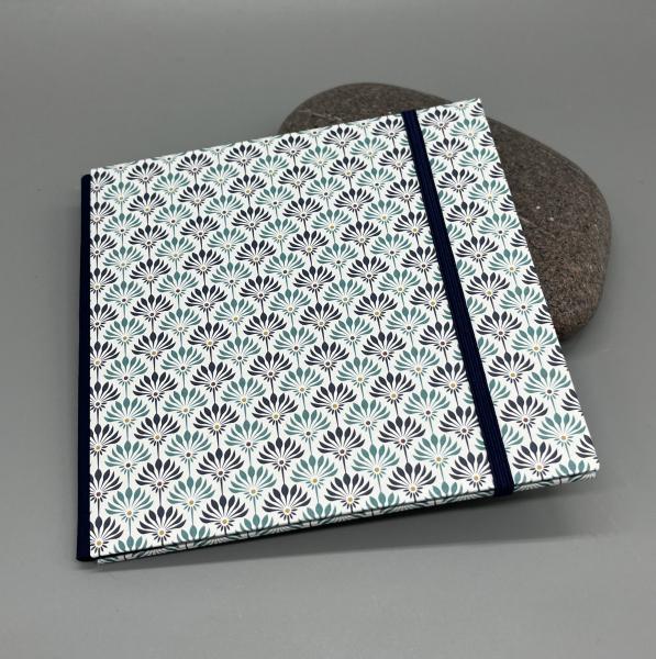 Fotoalbum Buch blau Vorderseite Blüten Stein