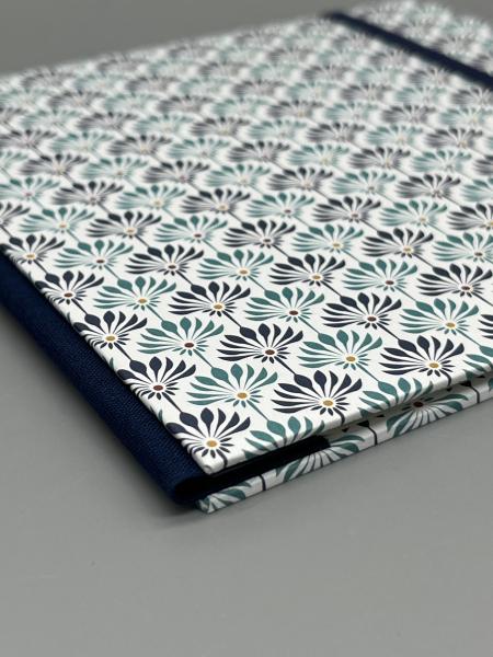 Buchdeckel Faltbuch Detail Bindung  Leinen blau Ecke