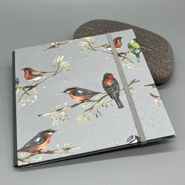 Front Buch Gummiband Fotos Faltbuch grau Stein