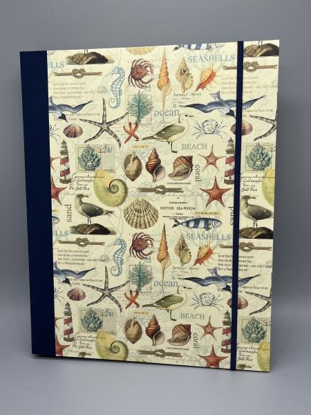 Handgebundener Ringordner A4 Marina – Frontdeckel mit maritimem Golddruck-Papier, Gummikordel