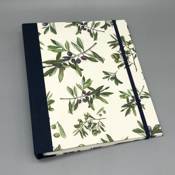 Buch Ringmechanik Herzen blau bunt Front Gummiband