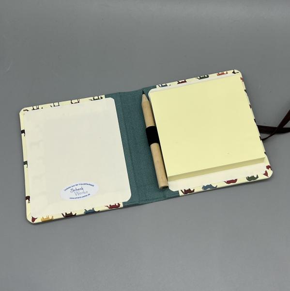 Haftnotizblock mit Stift Bunte Pferde Variante Eukalyptus – Innenansicht mit Haftnotizblock (100 Blatt) und Mini-Bleistift in Stiftschlaufe