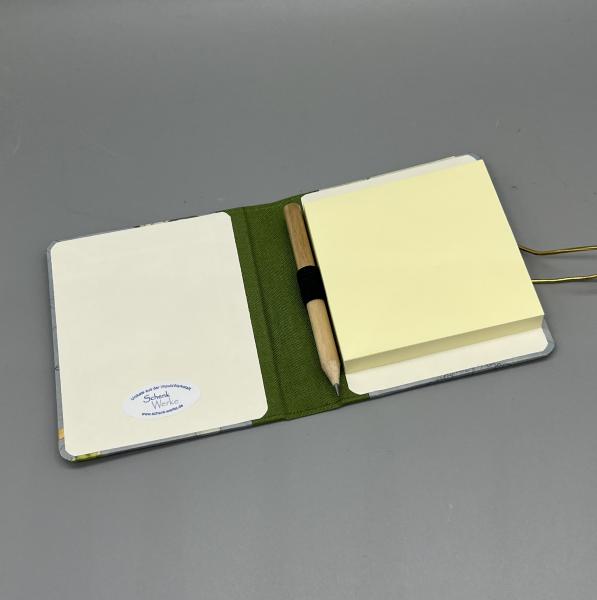 Haftnotizblock mit Stift Kleiner Prinz – Innenansicht mit Haftnotizblock (100 Blatt gelb) und Mini-Bleistift in Stiftschlaufe