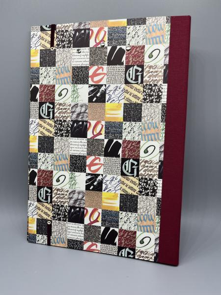 Buchbinderei Mappe Klemmbrett Quadrate Schriftarten Mosaik rot Rückseite