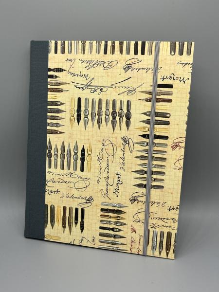 Klemme Mappe A5  Frontdeckel Tuschfedern Unterschriften beige grau