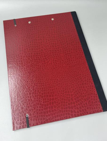 Klemm-Mappe A4 Lederoptik in Rot – Rückdeckel mit Reptilienprägung