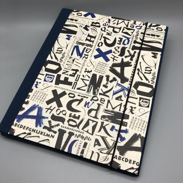 Mappe A4 Sammeln Schriftzeichen Buchstaben  Vorderseite
