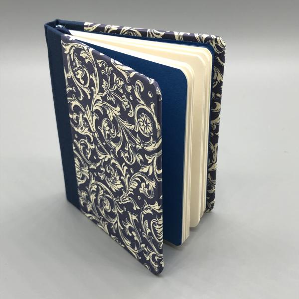 Buch Leinenrücken beige Gummiband handgebunden Bindung Notizen Schreiben Zeichnen