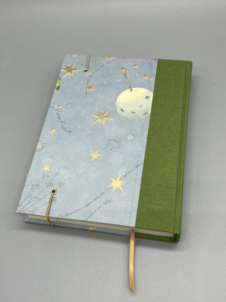 Notizbuch Kleiner Prinz – Rückendeckel mit Le Petit Prince-Motiv und grünem Leinenrücken