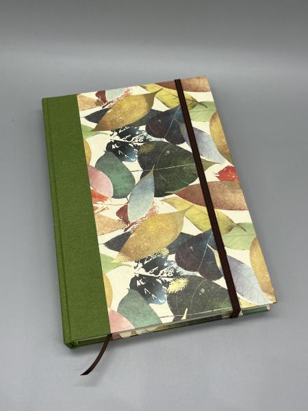 Buch A5 Leinenrücken Gummiband handgebunden Notizen Blätter bunt grün