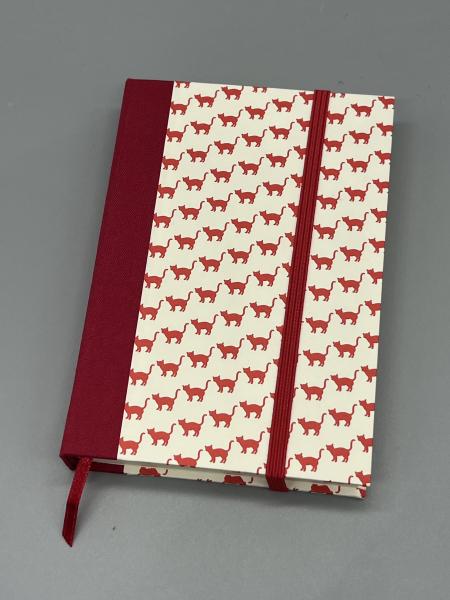 Buch  Leinenrücken Gummiband handgebunden Notizen Front Tagebuch rot Katzen  Muster