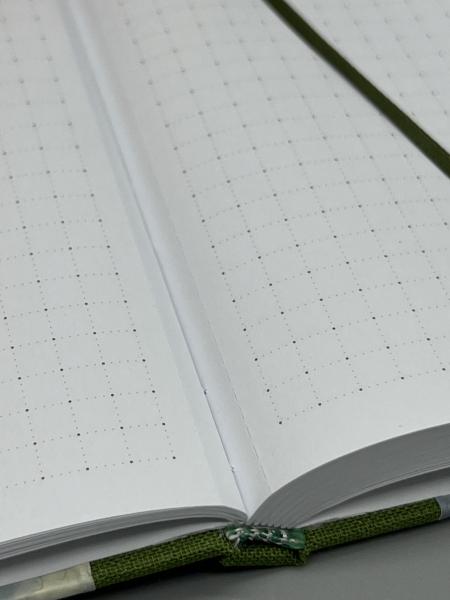 Notizbuch 9×15 cm Kleiner Prinz – Detailansicht Seiten mit 5mm-Punktraster und Mikroperforation