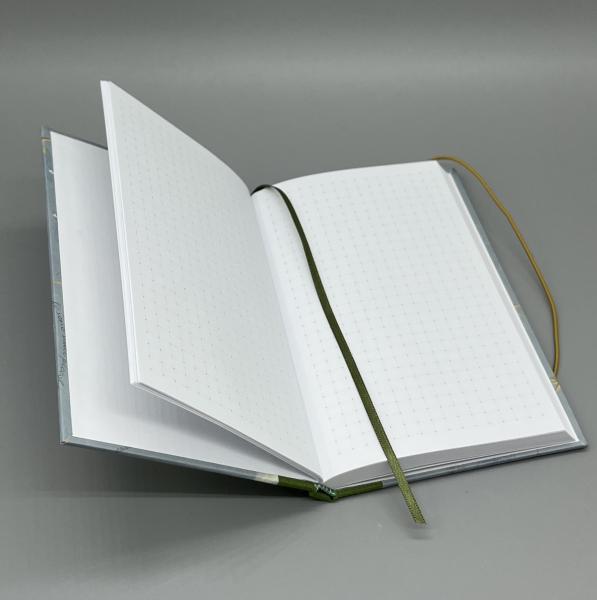 Notizbuch 9×15 cm Kleiner Prinz – offen liegendes Buch mit hochweißen punktkarierten Seiten