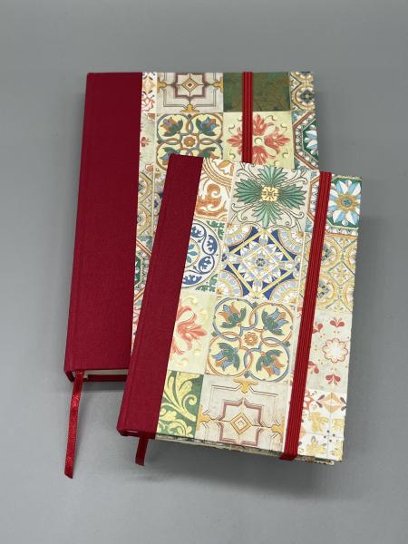 Buch Leinenrücken handgebunden Größenvarianten Kacheln bunt Beispiele