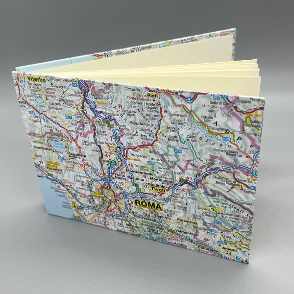TaschenBuch Stadt, Land, Fluss Variante Rom – Vorderdeckel mit Straßenkarten-Ausschnitt als Upcycling-Einband