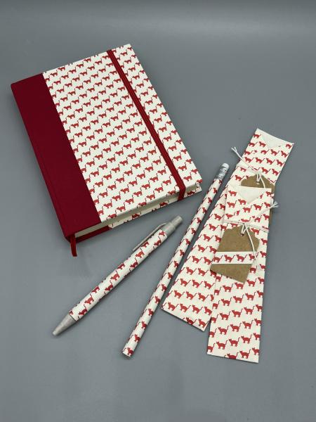 Geschenkpapier Kätzchen rot Anwendungsbeispiel Kugelschreiber Geschenkverpackung Notizbuch