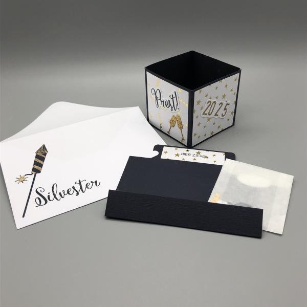 Neujahrskarte Silvester weiß dunkelblau Kuvert Würfel Set